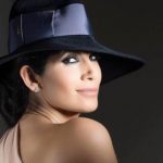 Pamela Prati camicetta intima gambe visione inguinale