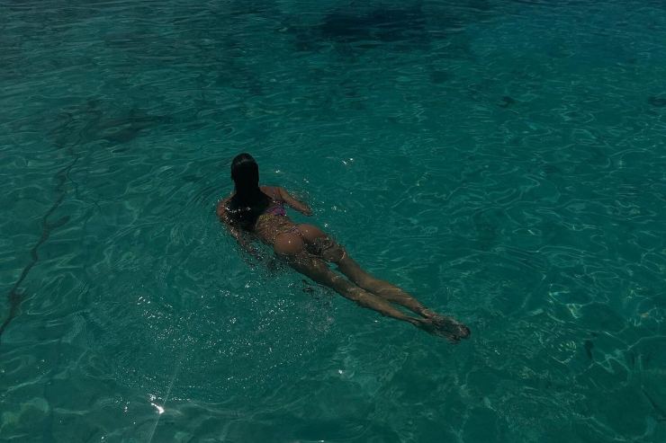 Belen Rodriguez costume mare Maldive perizoma
