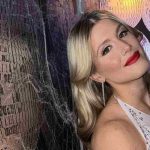Bouchard incantevole nello stadio di hockey