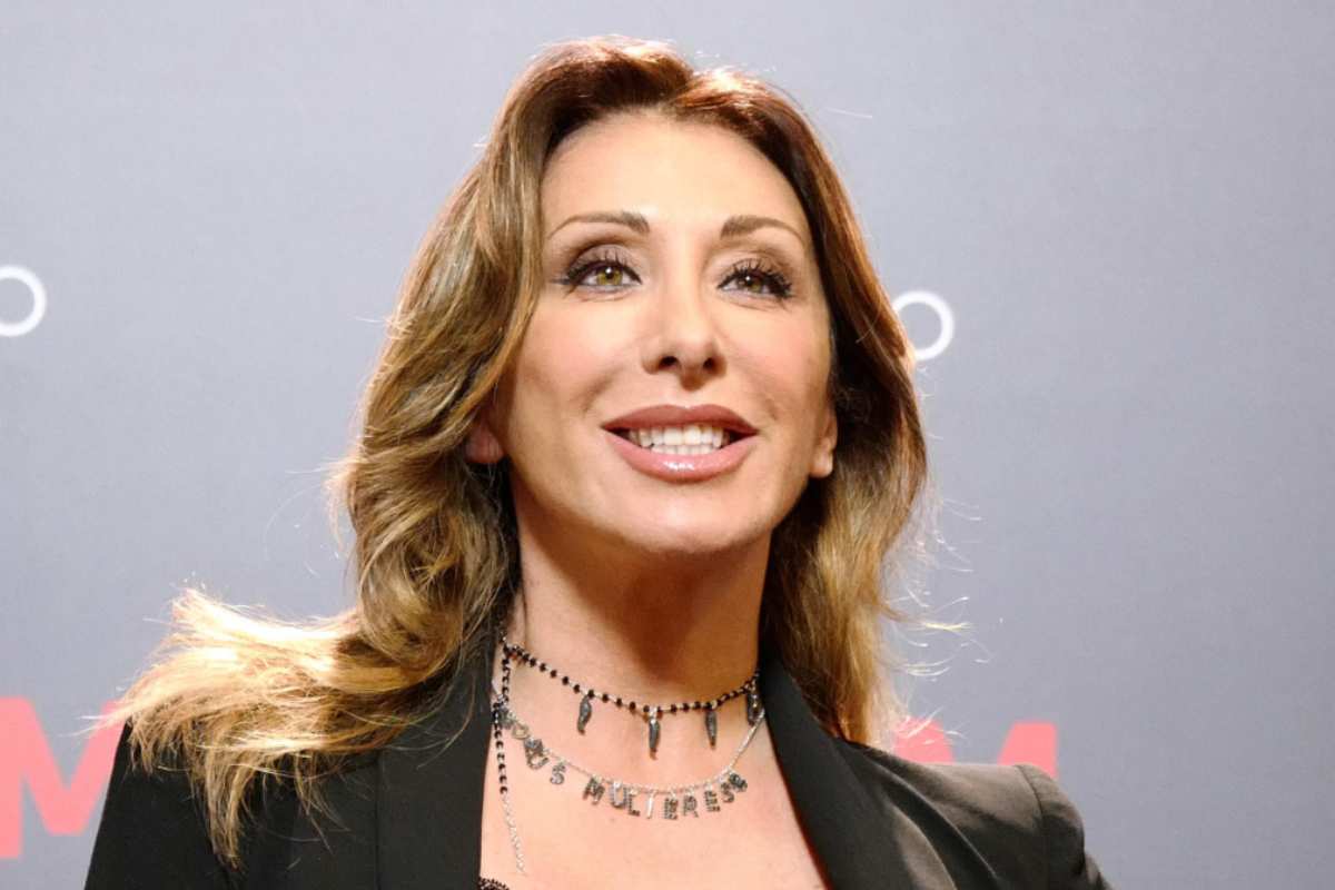 Sabrina Salerno incanta i fan a Parigi