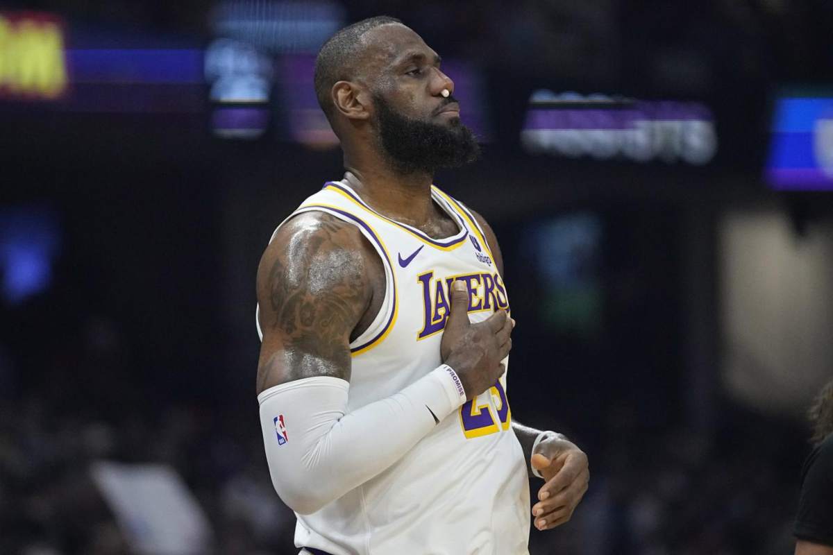 Il duro appello di Lebron James: cosa ha detto sulle armi