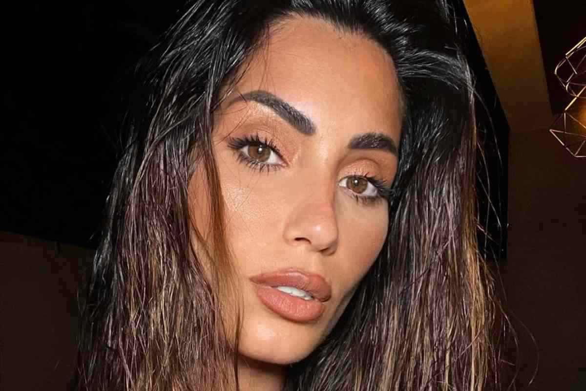 Federica Nargi lascia senza parole in costume