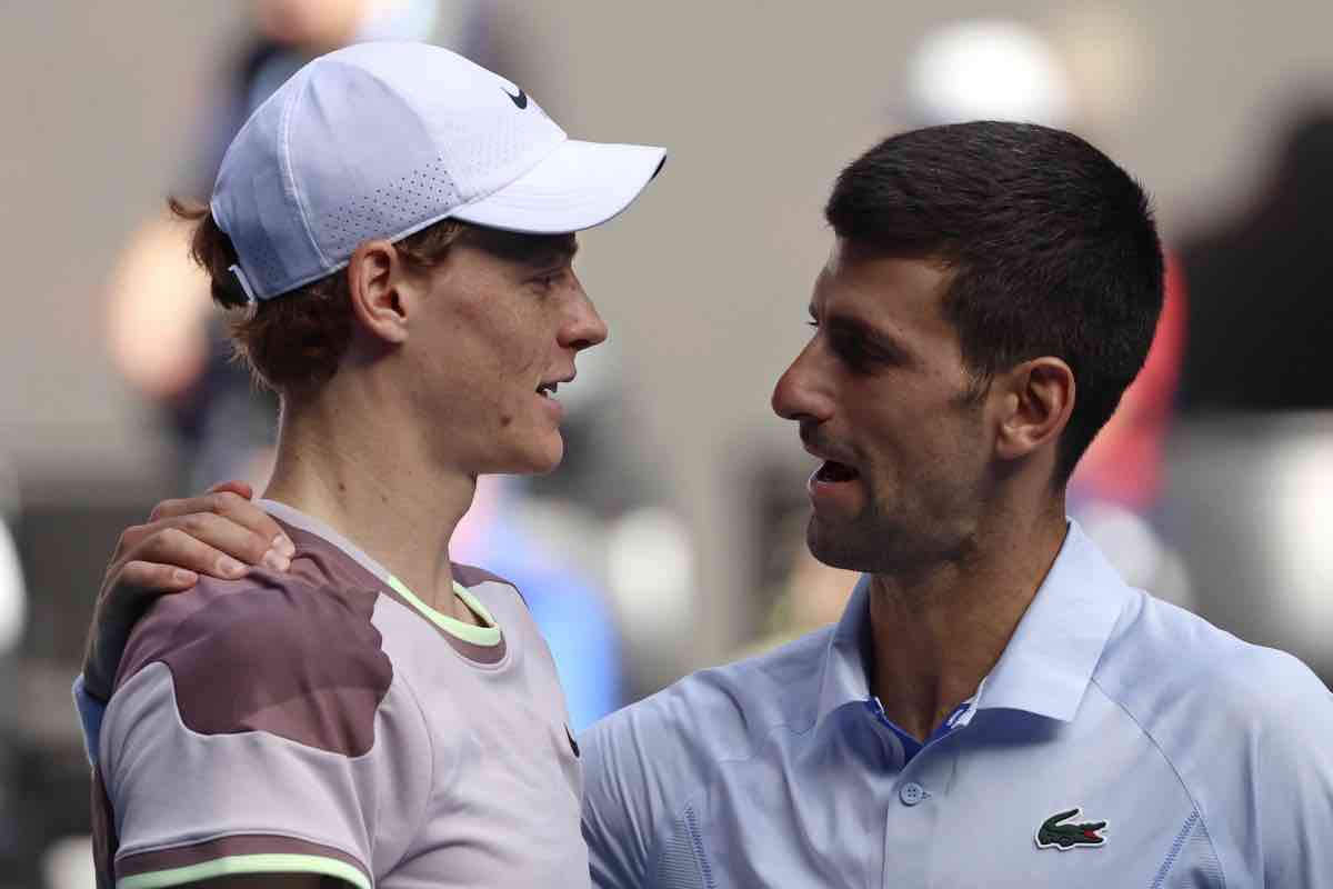 Sinner e Djokovic in campo: il video sta facendo il giro del web