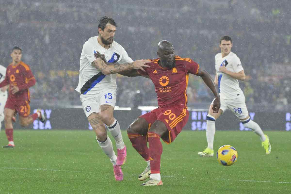 Acerbi sanzionato per il dito medio contro la Roma