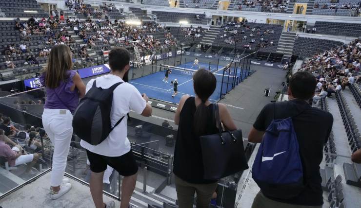 Nadal si dà al padel