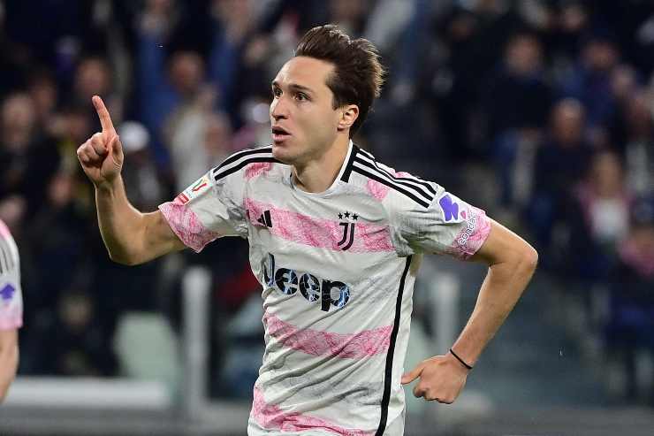 Chiesa firma subito con la big: addio alla Juventus