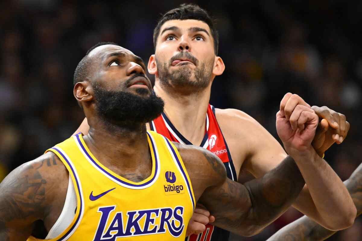 LeBron James annuncia che non si ritirerà ancora