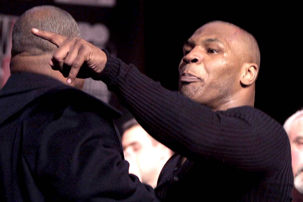 Mike Tyson pronto al duello con Jake Paul