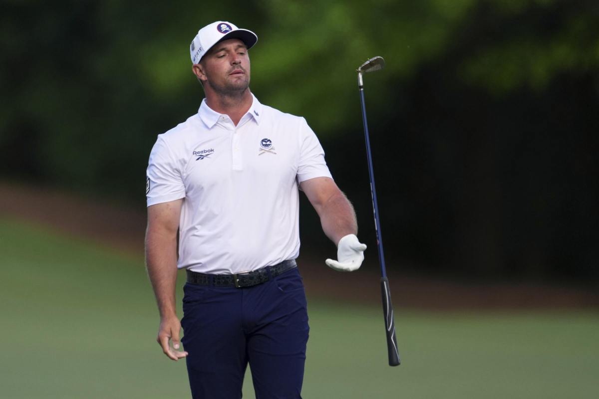 DeChambeau gioca a golf
