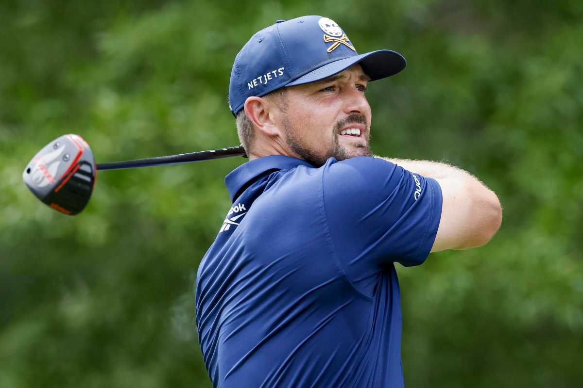 DeChambeau gioca a golf
