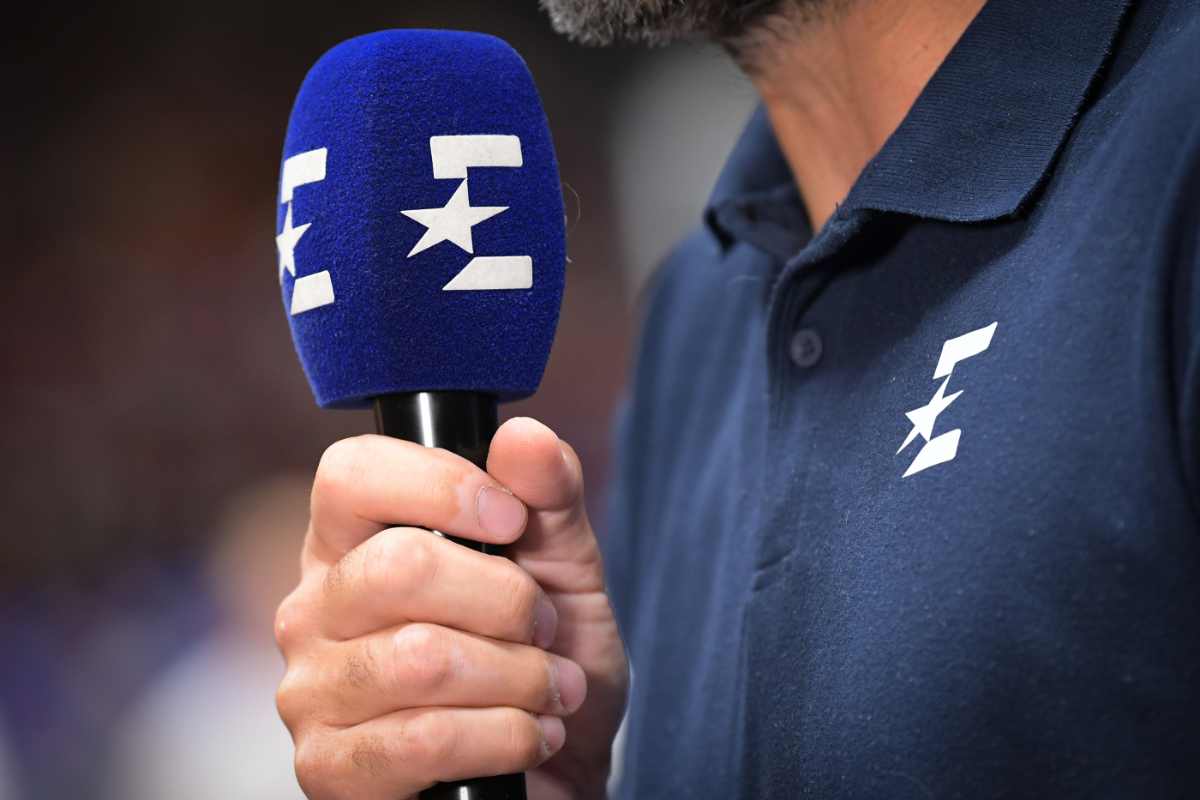 microfono con logo Eurosport
