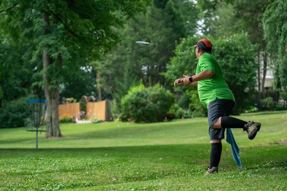 persona che lancia pallina