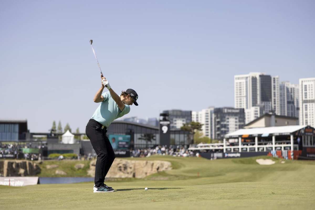 un golfista sul campo