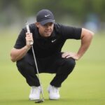 Rory McIlroy gioca a golf