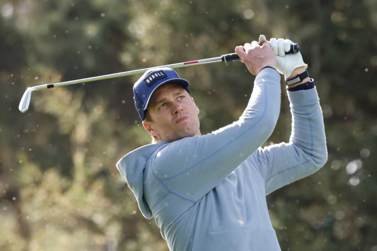 Tom Brady gioca a golf