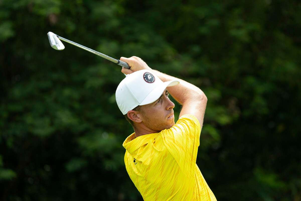 David Puig gioca a golf