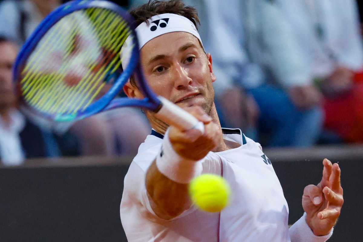 Ruud gioca a tennis