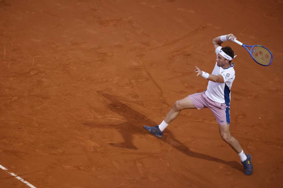 Ruud gioca a tennis