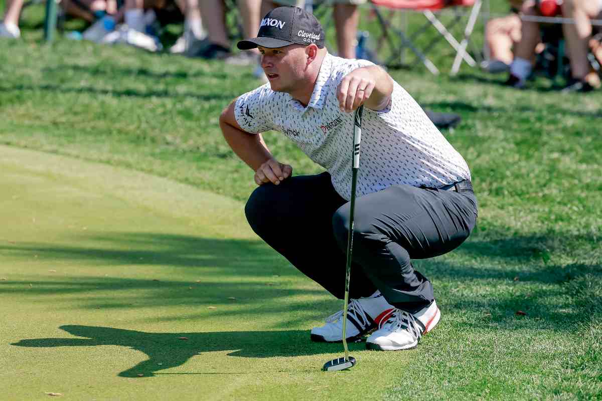 Sepp Straka osserva la palla sul green